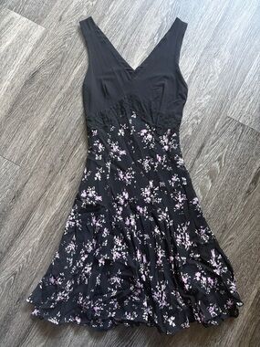 NEMO Italian Y2K Lace-Trim V-Neck Black Dress with Pink Floral Print